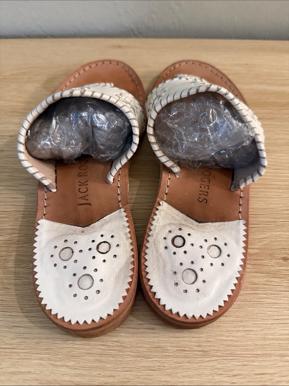 Jack Rogers White Leather Floral Thong Sandals Size 7.5 - Picture 3 of 7